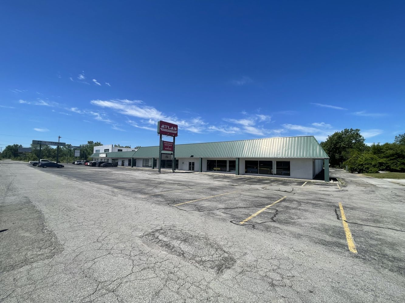 Stoller Building: 909-929 N. Coliseum Boulevard, Fort Wayne, IN 46805